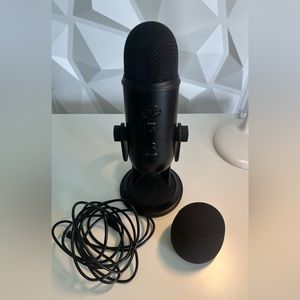 Blue Yeti Blackout with Cable and Foam Cover